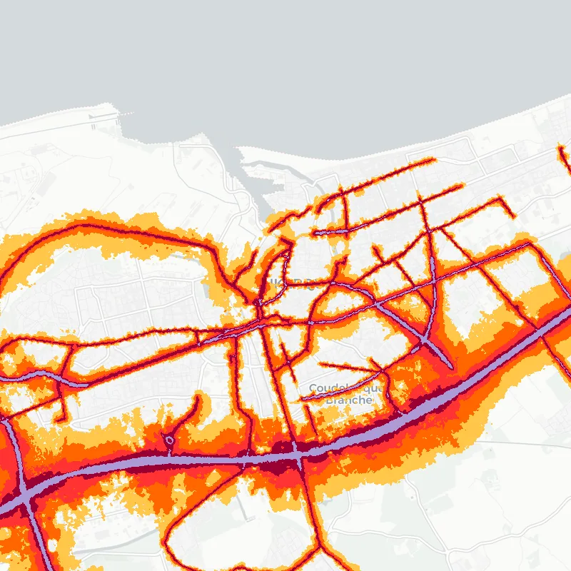 Noise map of Dunkerque, France: road-traffic noise contours from the EU strategic noise maps, shaded yellow (≈55 dB Lden) through orange and red to dark purple (≈75 dB+), over the city's street network.