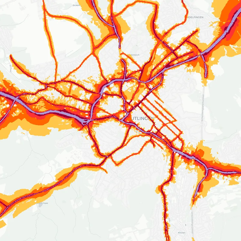 Noise map of Reutlingen, Germany: road-traffic noise contours from the EU strategic noise maps, shaded yellow (≈55 dB Lden) through orange and red to dark purple (≈75 dB+), over the city's street network.