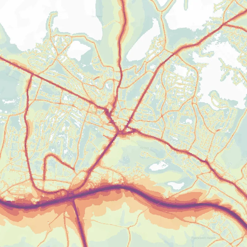 Noise map of High Wycombe: modelled road-traffic noise (Lden) from the official strategic noise mapping, paler colours marking quieter levels and deepening through orange to dark purple along the loudest corridors, over the city's street network.